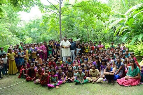 Shyam Sundar Paliwal along with the village of Piplantri