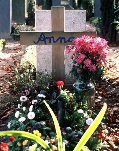 Marianne Bachmeier was buried next to her daughter's grave.