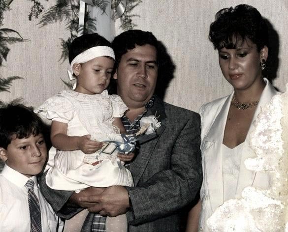 Mario Victora henao with pablo escobar and family