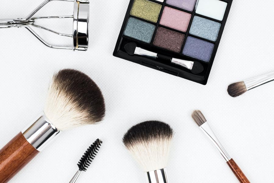 1. Spa or beauty gifts: Women often enjoy pampering themselves. Treat her to a spa day or gift her with a luxurious beauty set. These gifts are a great way to show your love and appreciation for her.
